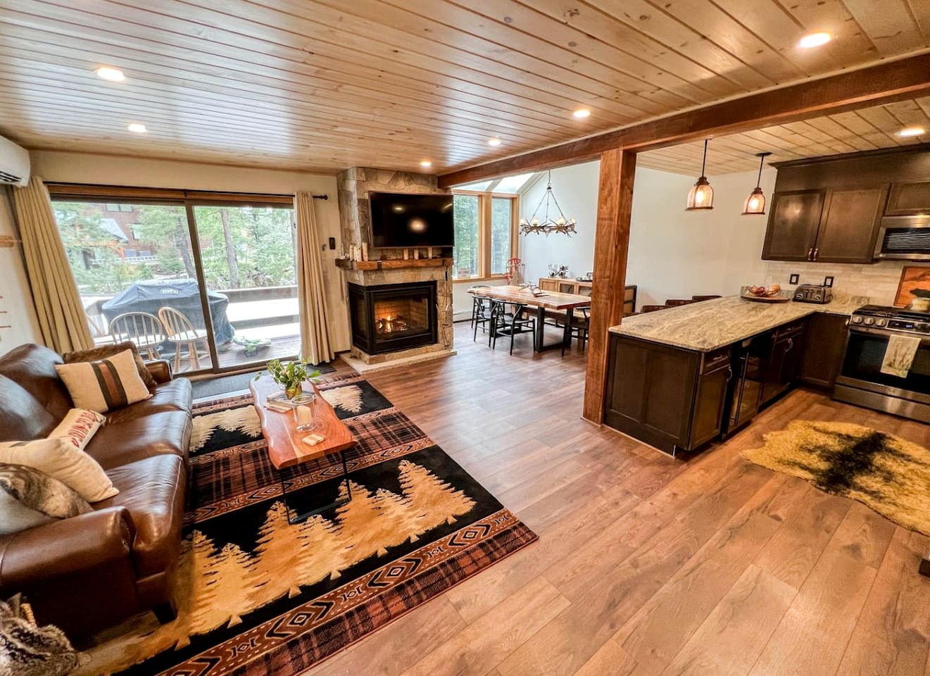 Relaxing Mountainside Cabin with Picnic Space in New Hampshire