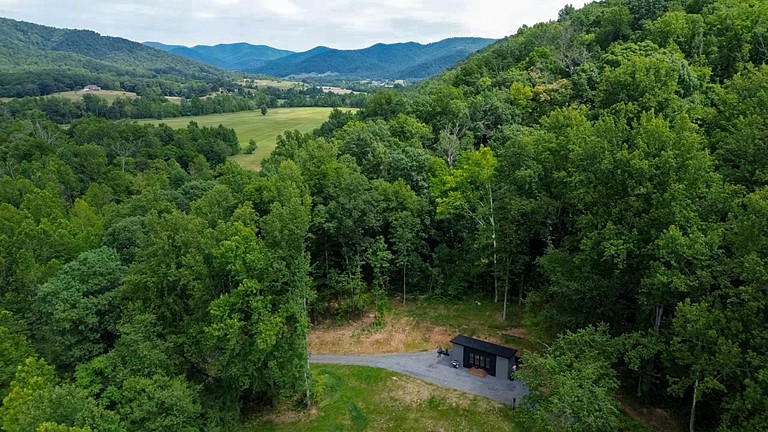 Relaxing Tiny House Nestled Amidst Trees in Madison, Virginia