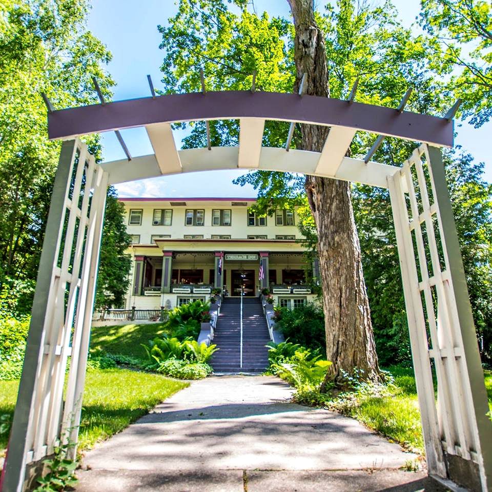 Relaxing Weekend Getaway in Bed and Breakfast near Lake Michigan, Northern Michigan