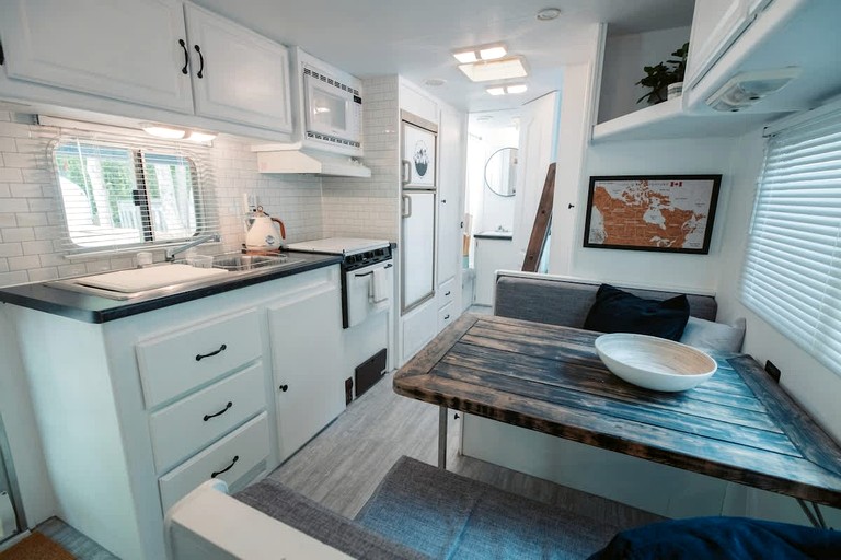 Caravans (Canada, Miller Lake, Ontario)