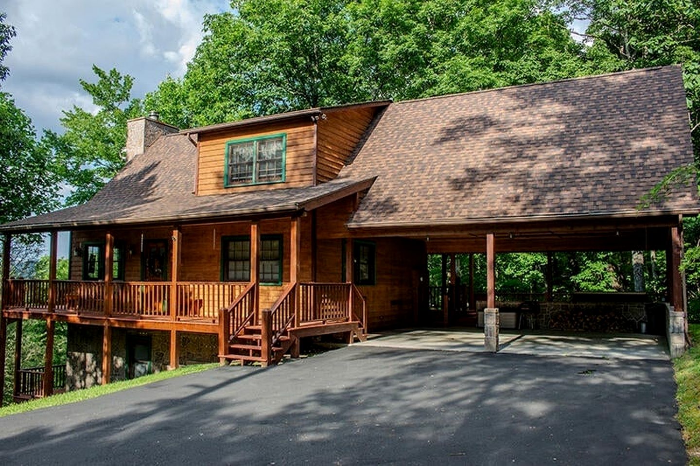 Serene Cabin in the Mountains with Hot Tub in Sevierville, Tennessee