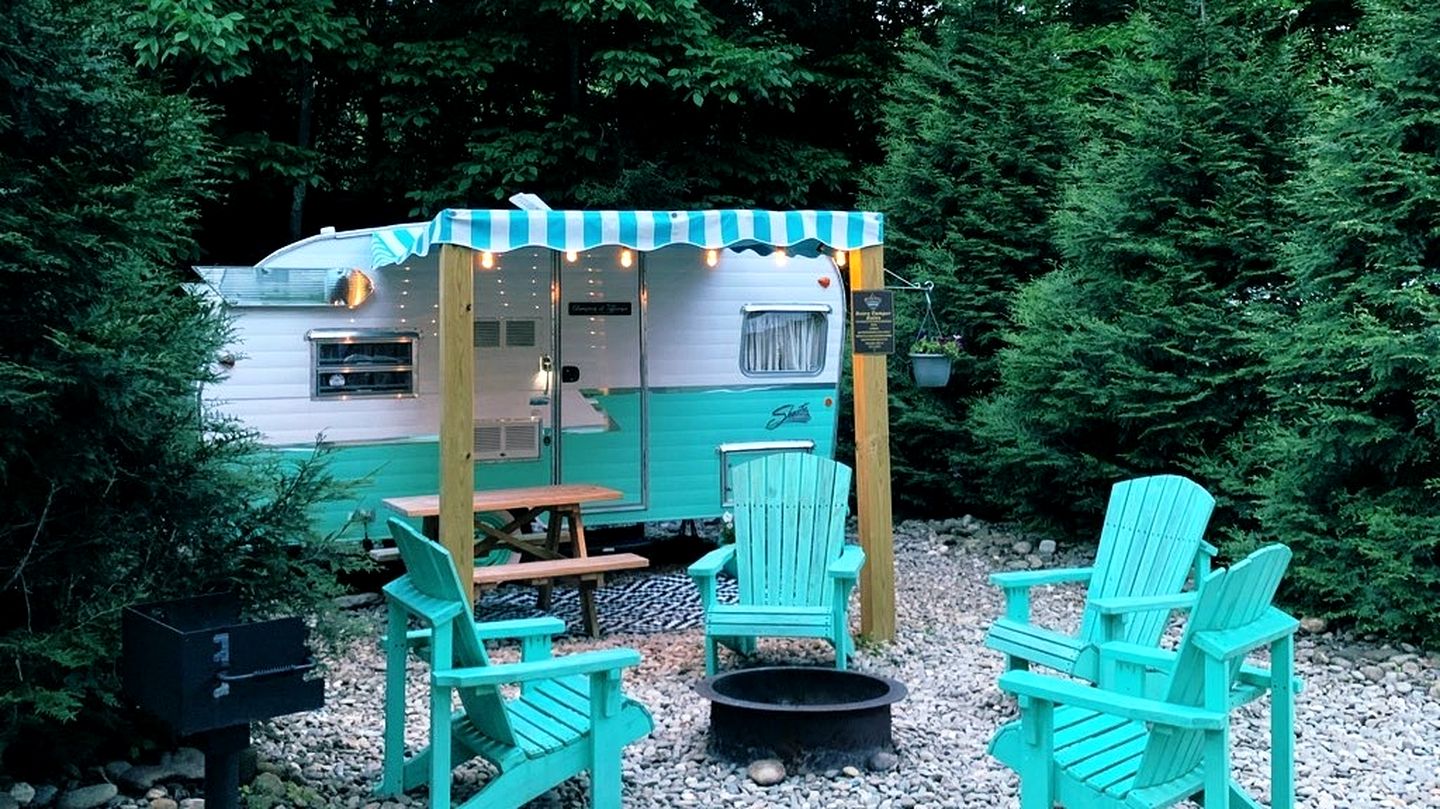 Romantic Camper Perfect for Couples in Gatlinburg, Tennesse