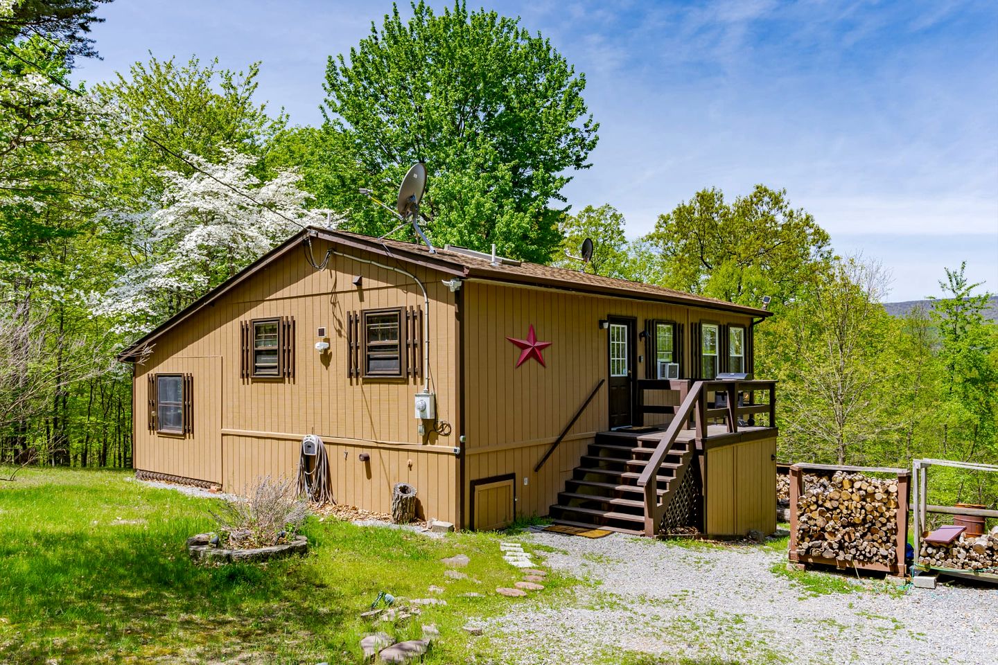 River Access Modern Cabin with Hot Tub and Cozy Fire Pit Near Great Cacapon State Park and Berkeley Springs, West Virginia