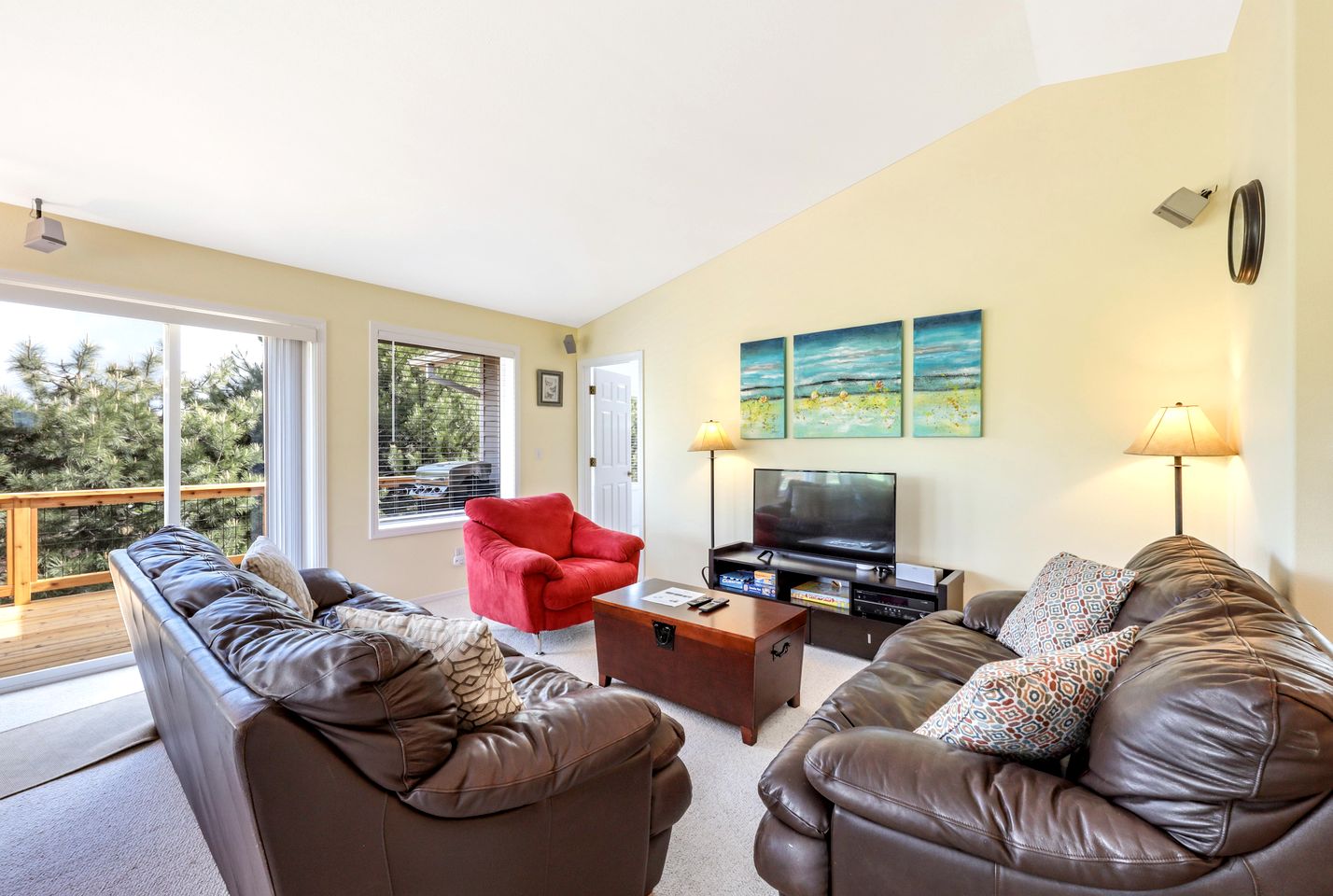 Charming Getaway for Couples and Families near the Columbia River Gorge in Hood River, Oregon
