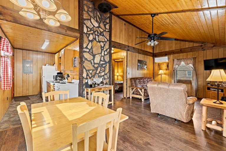 Cabins (United States of America, Sylva, North Carolina)