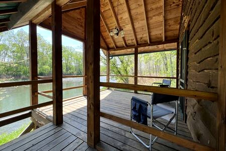 Cabins (United States of America, Belfast, Maine)