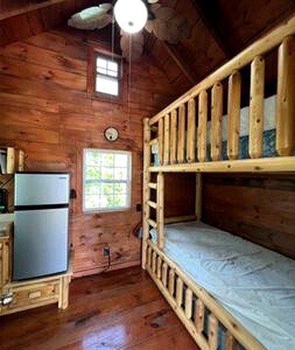 Cabins (United States of America, Belfast, Maine)