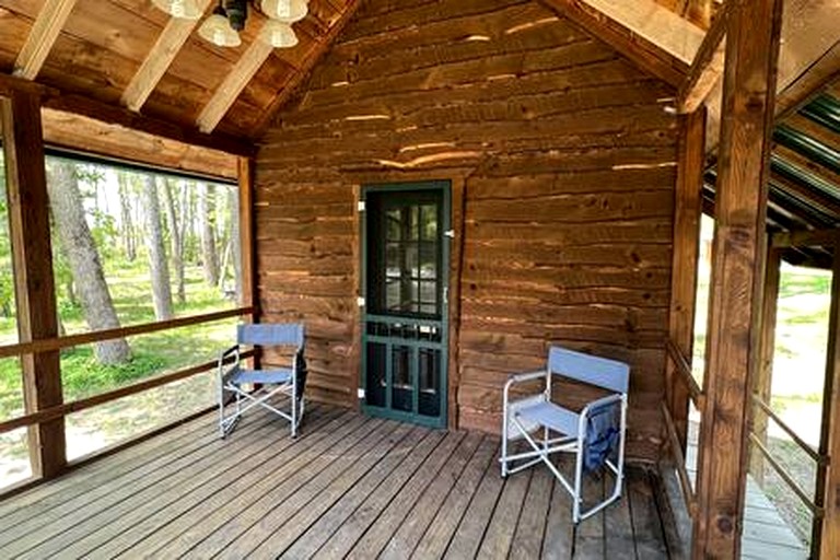 Cabins (United States of America, Belfast, Maine)