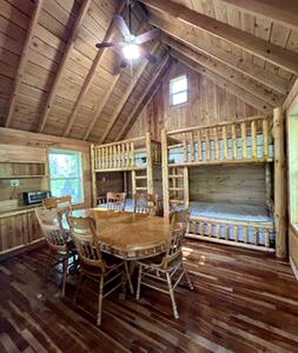 Cabins (United States of America, Belfast, Maine)