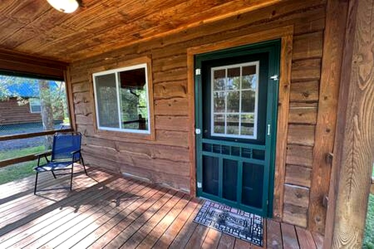 Cabins (United States of America, Belfast, Maine)
