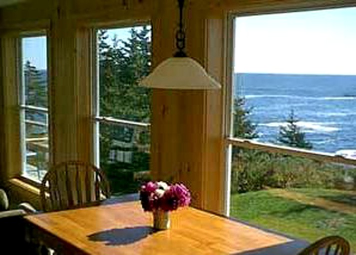 Cabins (South Bristol, Maine, United States)