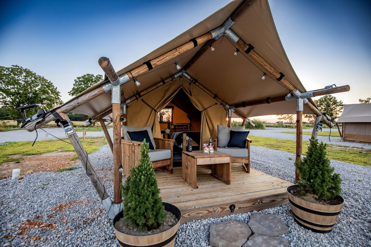 Gorgeous Tented Cabin Close to Great Hiking Trails in Cassville, Missouri