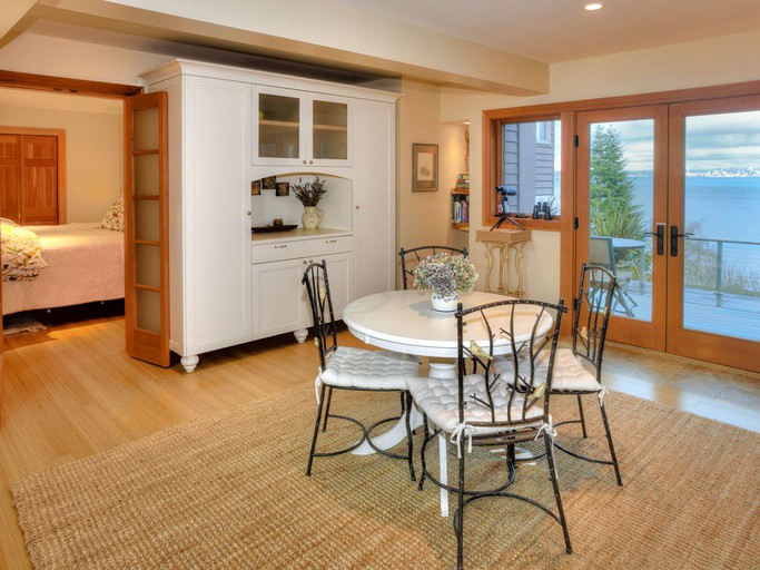 Nature Lodges (Bainbridge Island, Washington, United States)