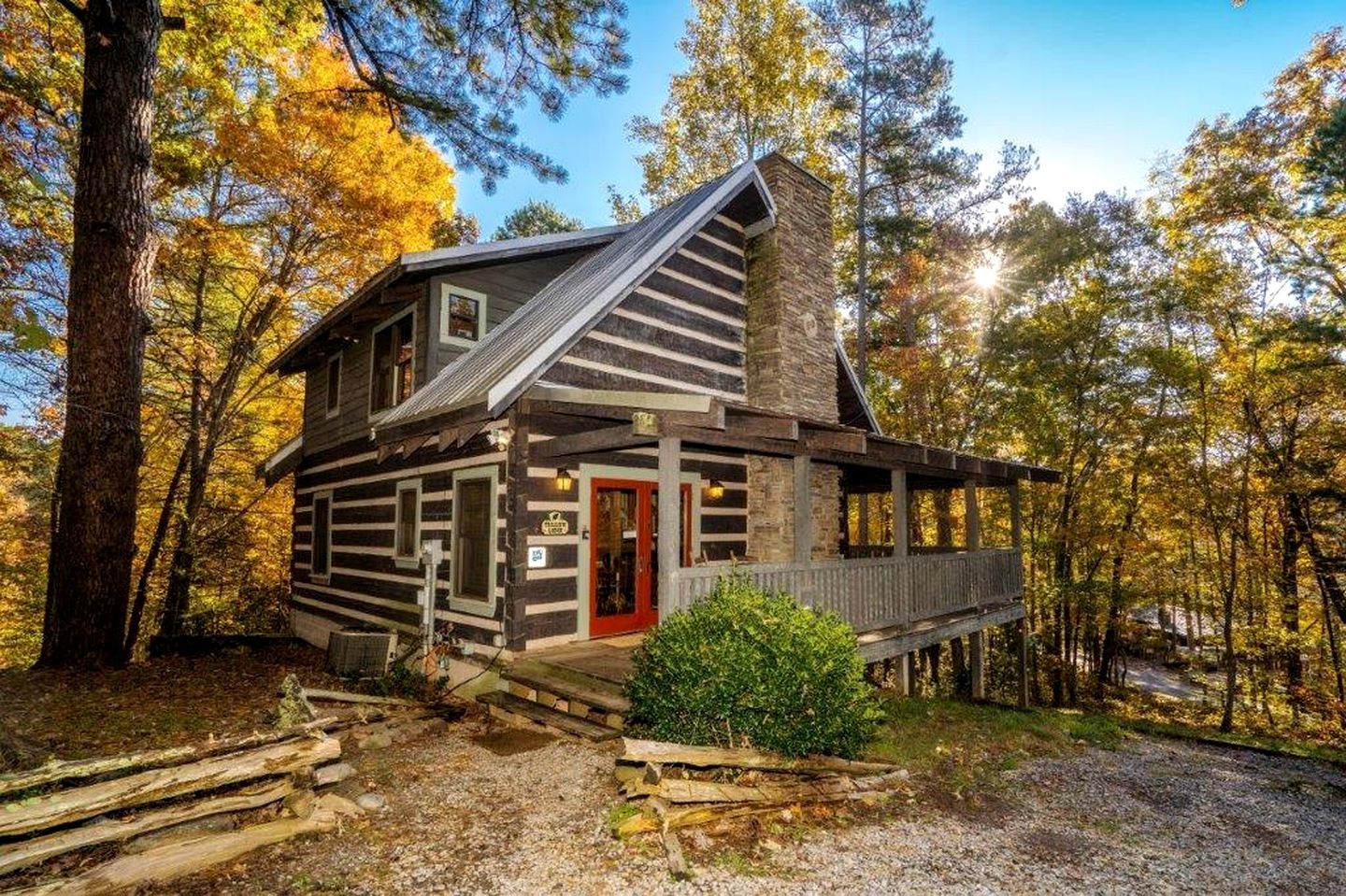 Retreat to the Smokies: Glamping Cabin with Hot Tub and Games Room