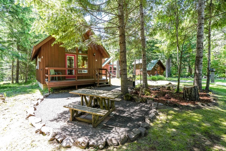 Cabins (United States of America, Trout Lake, Washington)