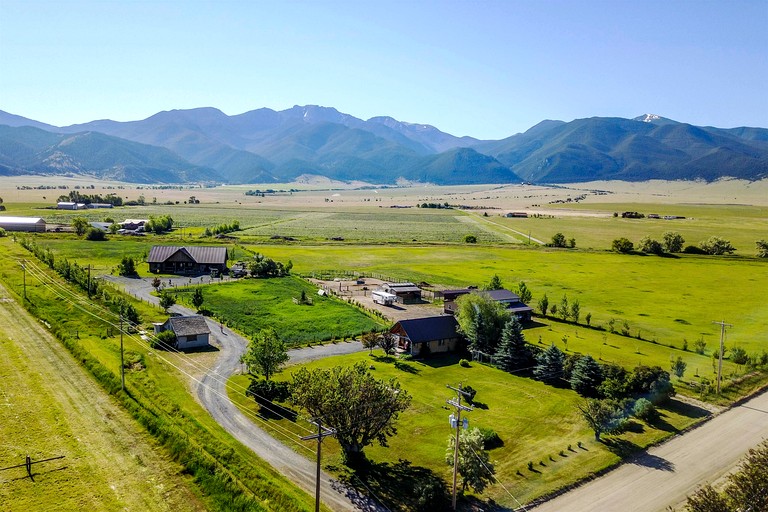 Cabins (United States of America, Ennis, Montana)