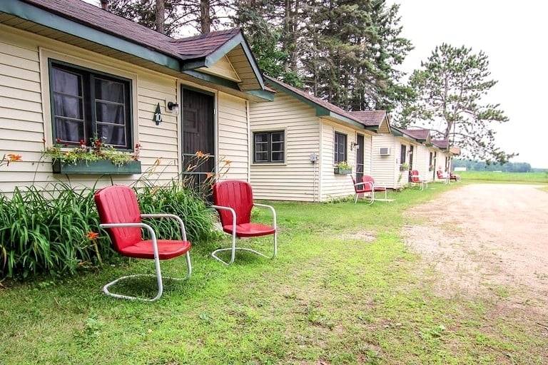 Cabins (United States of America, Cadillac, Michigan)