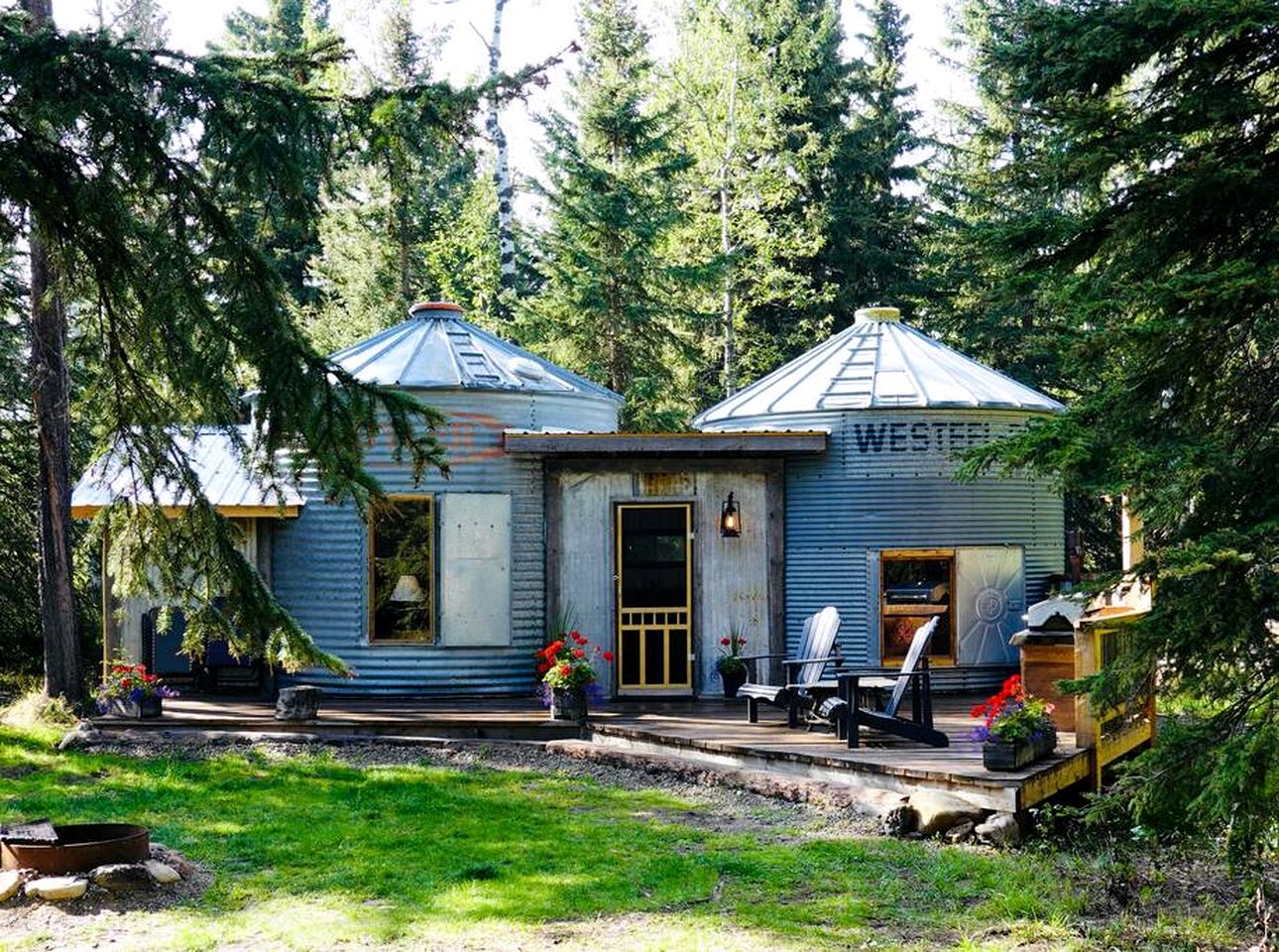 Incredibly Unique Romantic Retreat in Grain Bin Accommodation near Sundre, Alberta