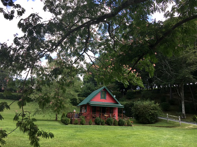 Tiny Houses (Sugar Grove, North Carolina, United States)