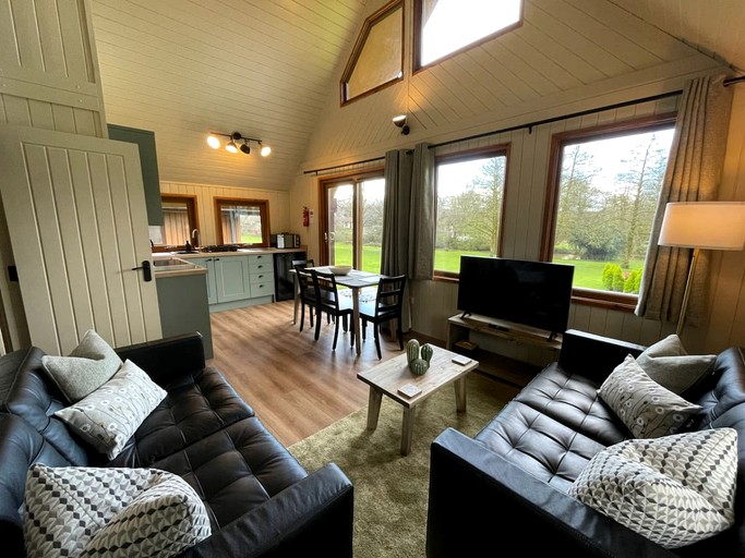 Cabins (United Kingdom, Helstone, England)