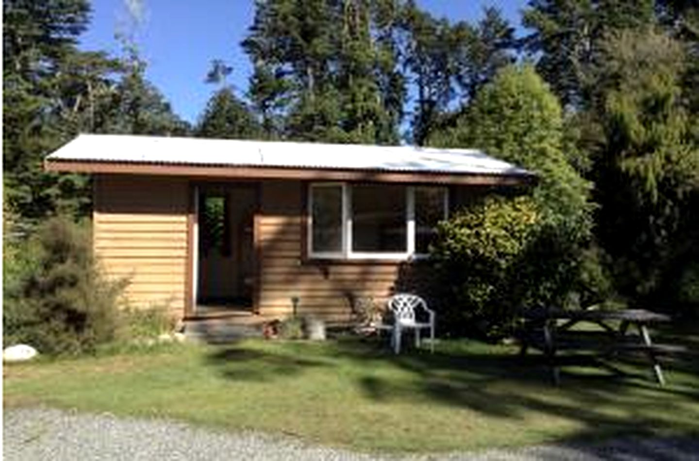 Cabins (Manapouri, South Island, New Zealand)