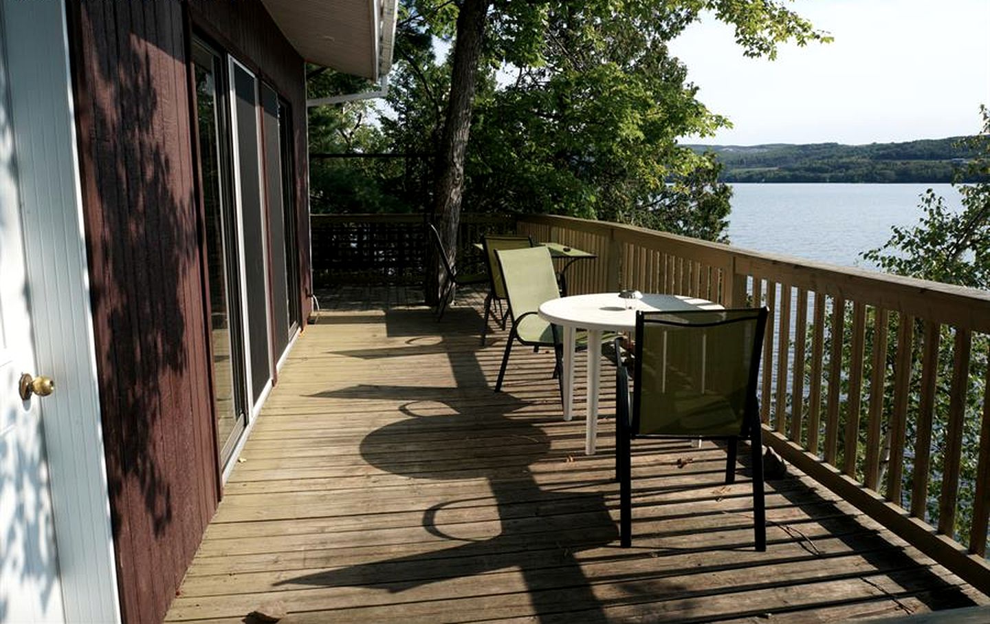 Cabins (Saint-Juste-du-Lac, Quebec, Canada)