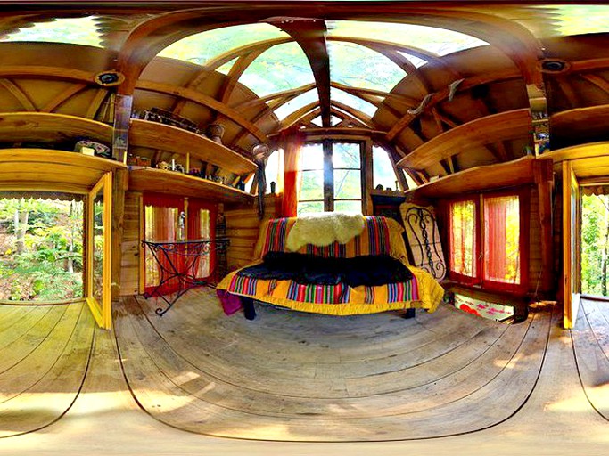 Tree Houses (Saint-Agnant-près-Crocq, Nouvelle-Aquitaine, France)