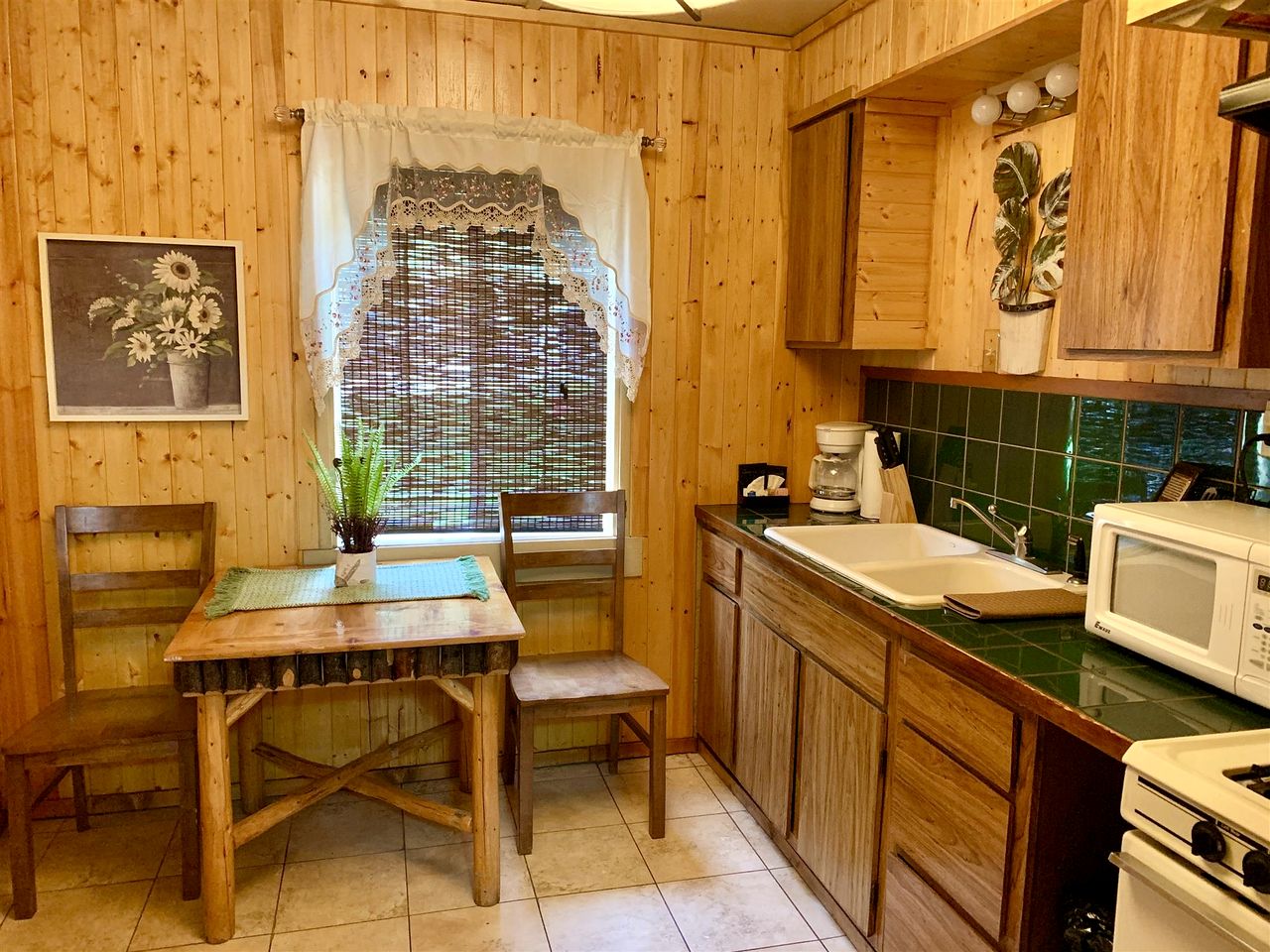 Pet Friendly Cabin with Shared Outdoor Pool near Big Bear Lake, Perfect for a Summer Glamping Getaway