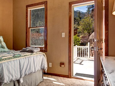 Cabins (Manitou Springs, Colorado, United States)