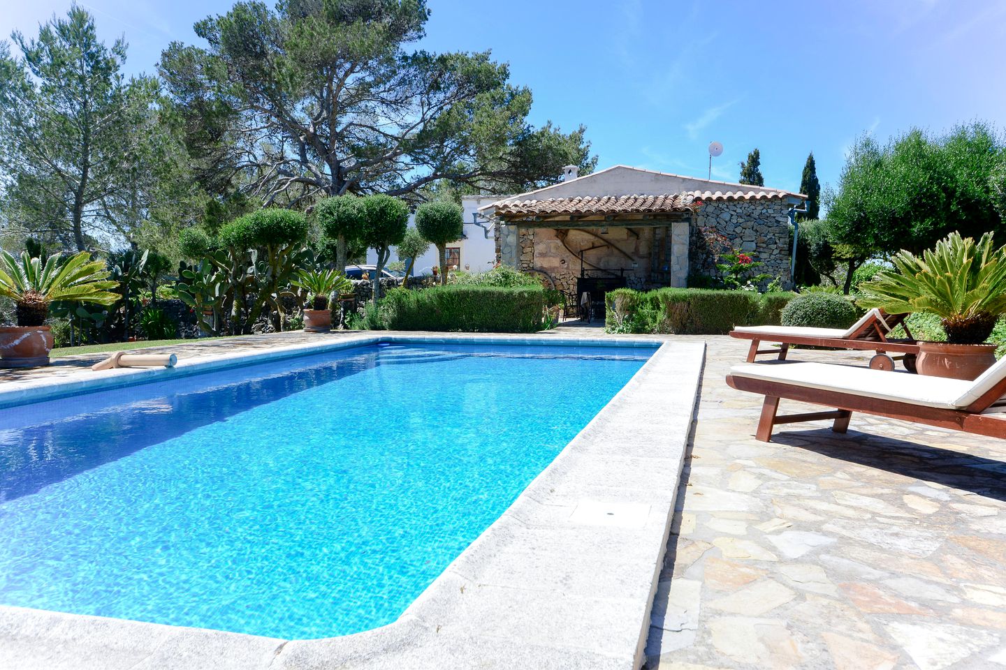 Enjoy a holiday in Spain at this villa rental!