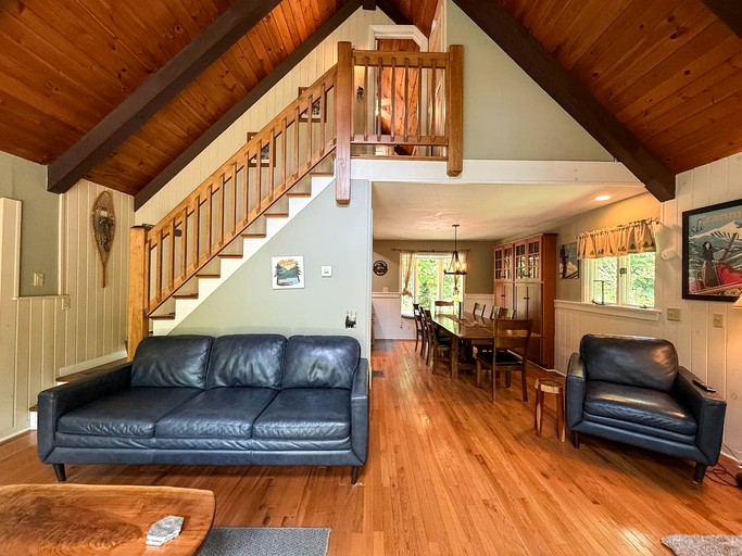 Spacious Four-Bedroom Cabin Retreat in Bartlett, New Hampshire