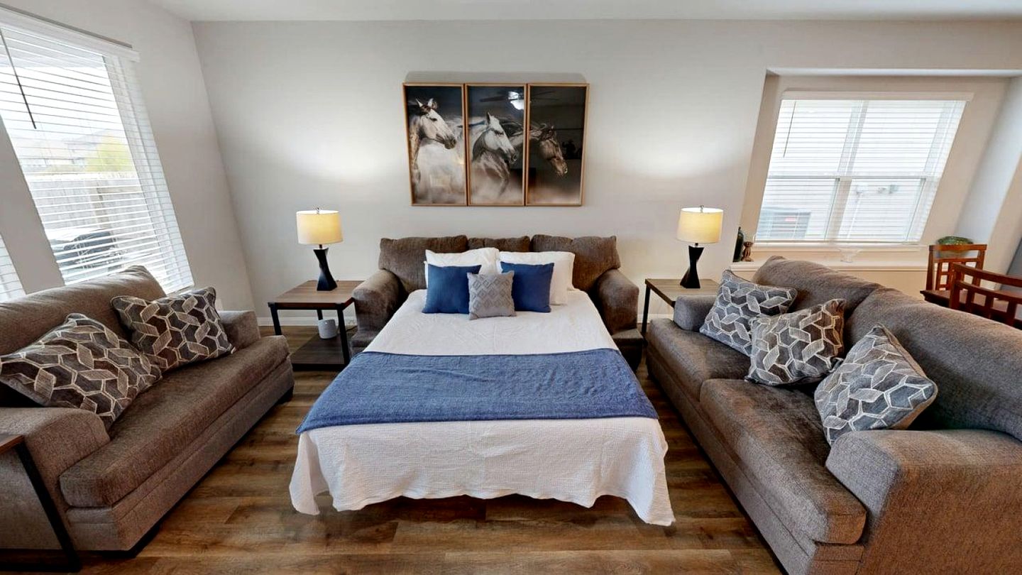 Serene Backyard Escape with Covered Porch in Bryan, Texas