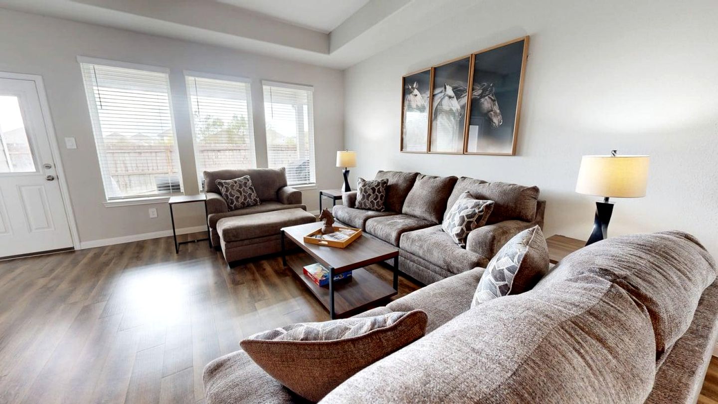 Serene Backyard Escape with Covered Porch in Bryan, Texas