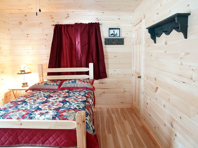 Log Cabins (Richland, New York, United States)