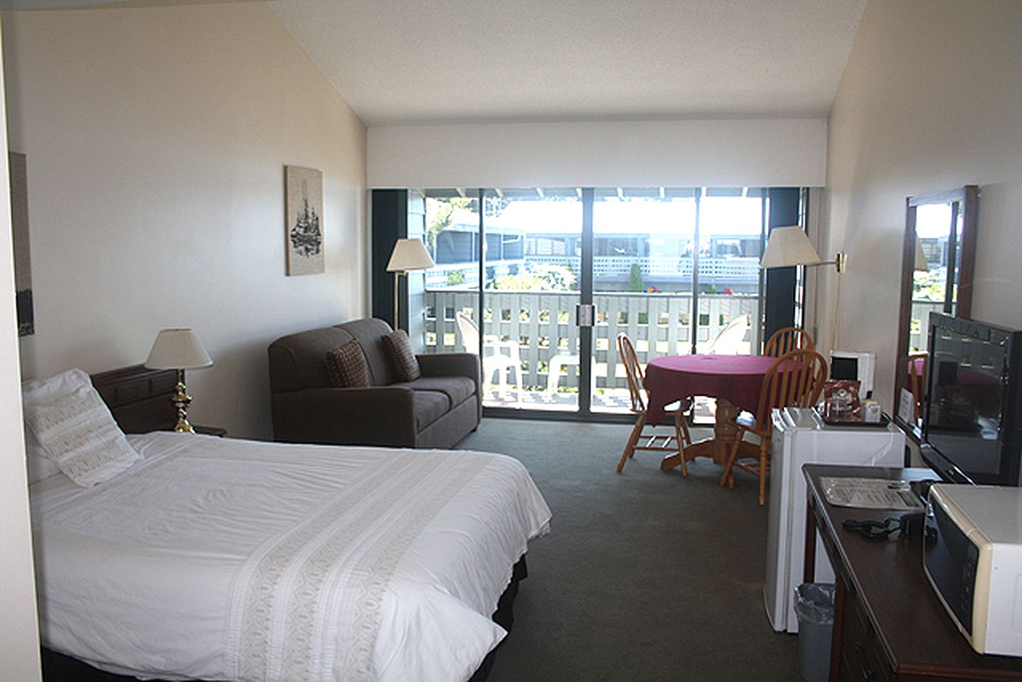 Nature Lodges (Qualicum Beach, British Columbia, Canada)