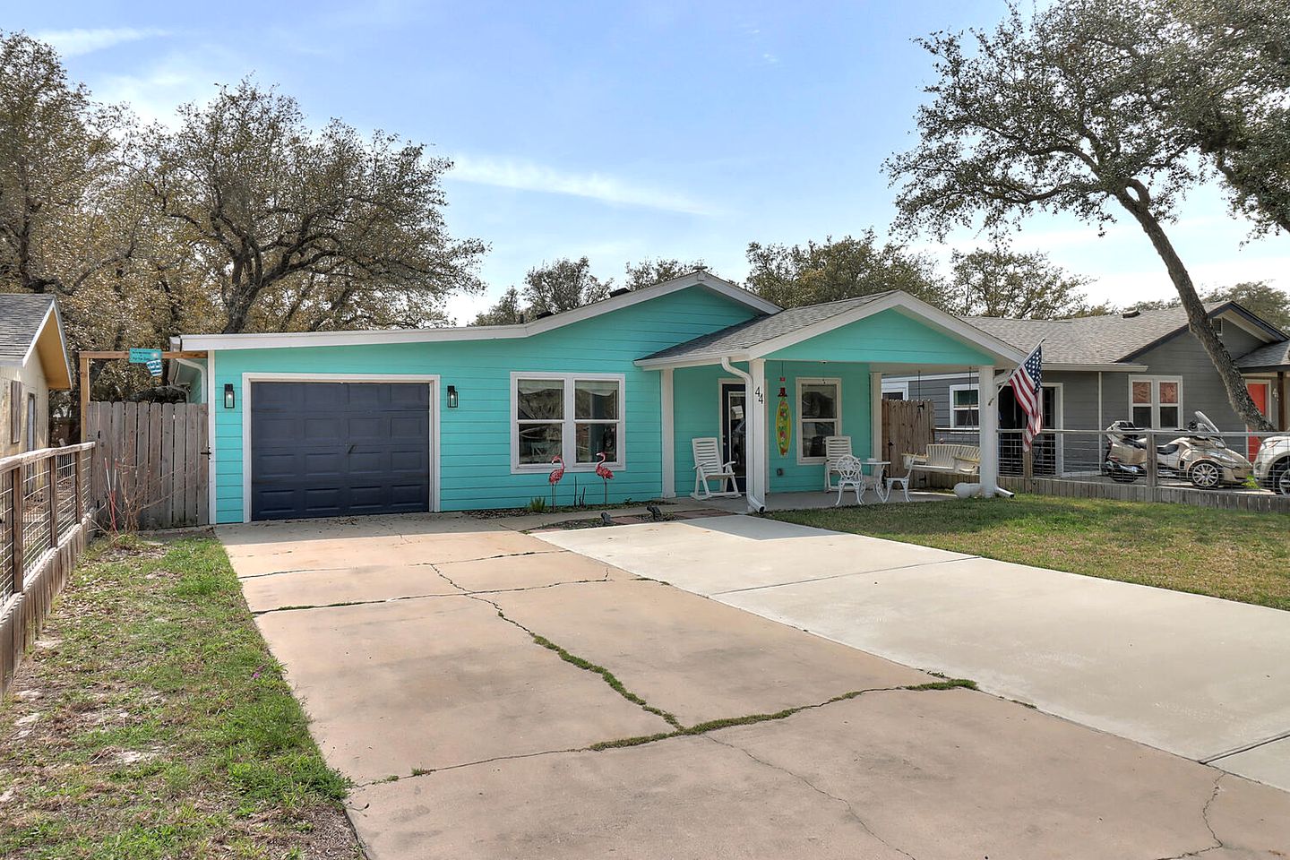 Picturesque Modern Cabin with Hot-Tub and Patio in Rockport, Texas