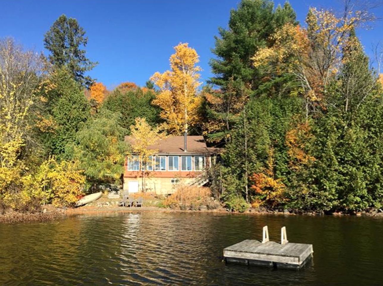 Cabins (Saint-Cécile-de-Masham, Quebec, Canada)