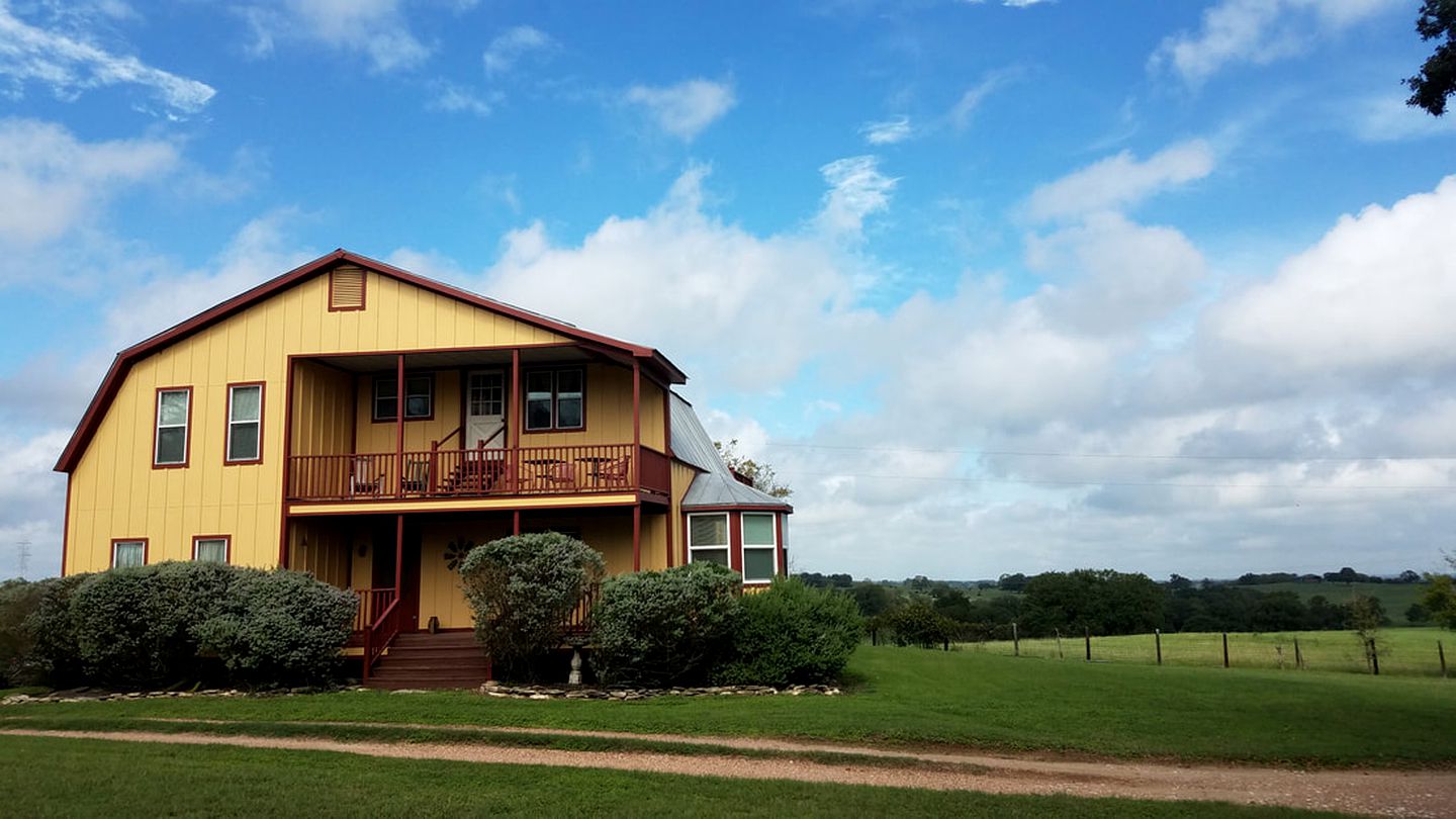 Barns (Brenham, Texas, United States)