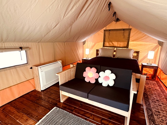 Safari Tents (United States of America, Newport, Tennessee)