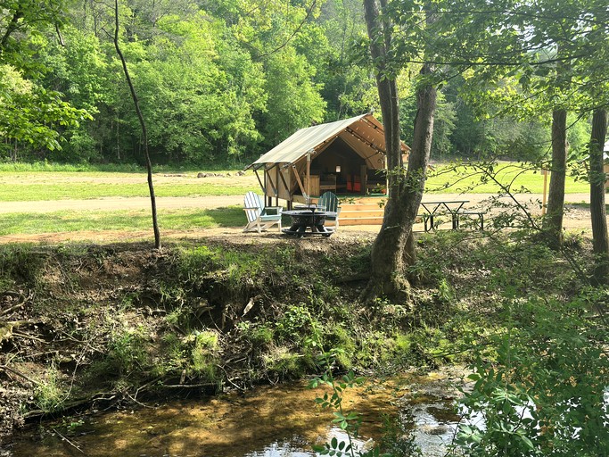 Safari Tents (United States of America, Newport, Tennessee)