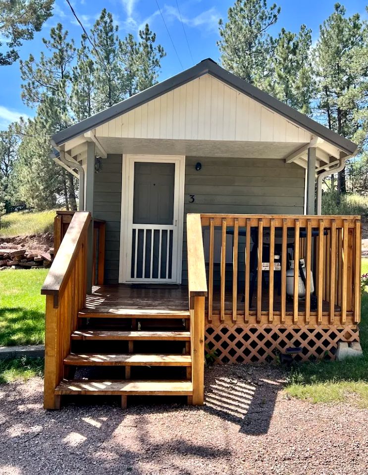 Pet-Friendly Studio Cabin with BBQ and Porch in South Dakota