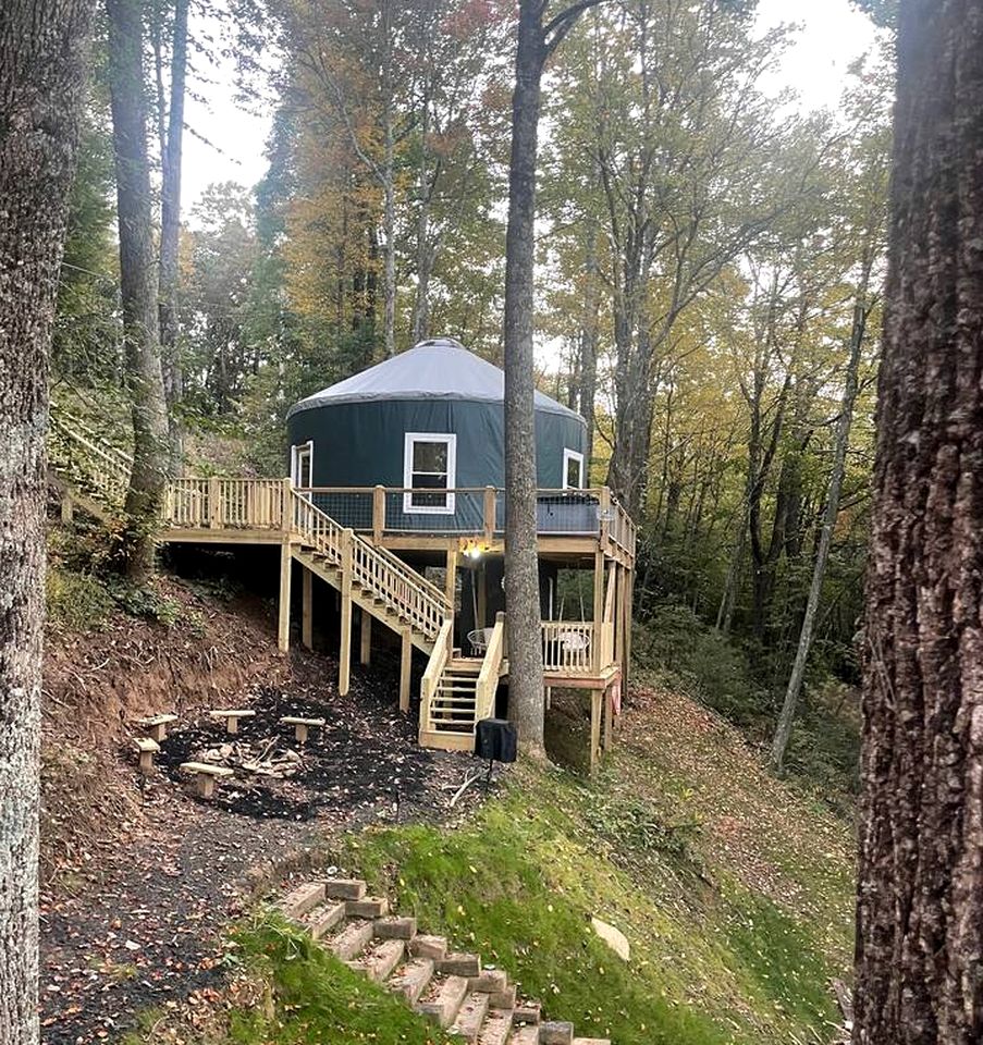 Delightful Lofted Yurts Beautifully Design with Jacuzzi and Private Deck in Virginia