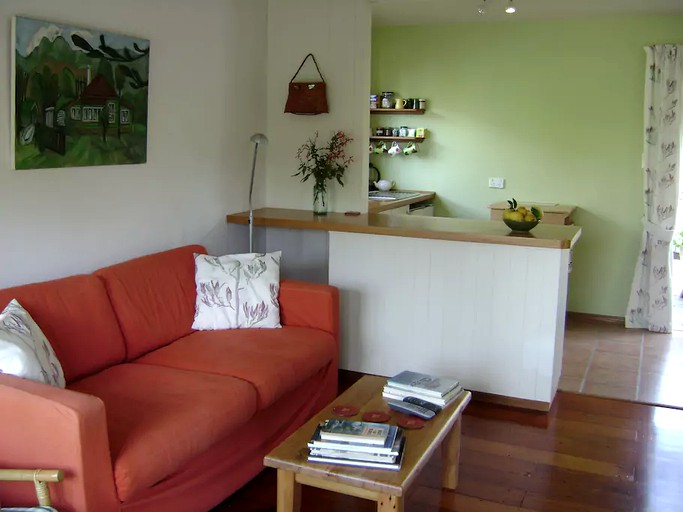 Cottages (Parua Bay, North Island, New Zealand)