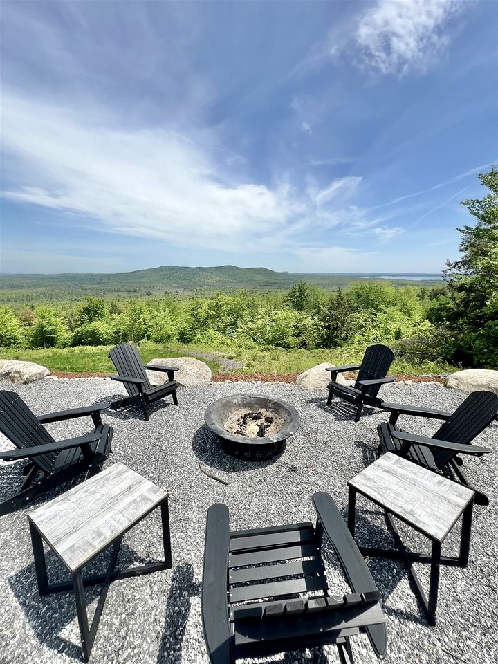 Beautiful Modern Cottage with Stunning Natural Views in Sebago, Maine