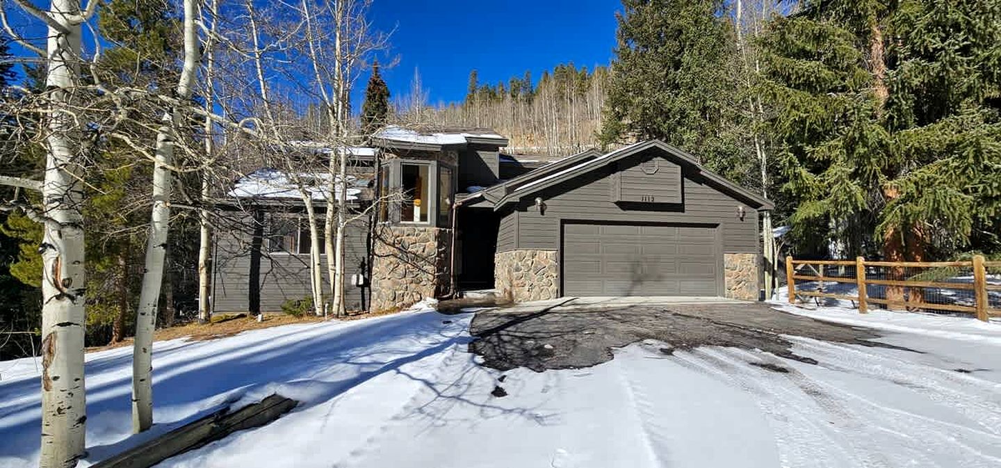 Beautiful Vacation Rental with Creek Running Through the Property for a Relaxing Getaway in Nature in Breckenridge, Colorado