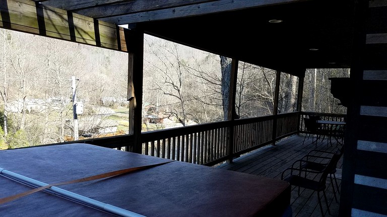 Cabins (Burnsville, North Carolina, United States)