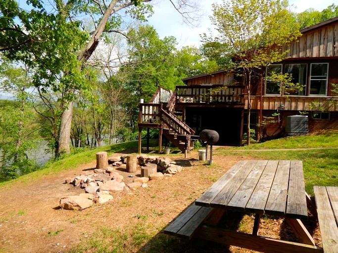 Cabins (Luray, Virginia, United States)