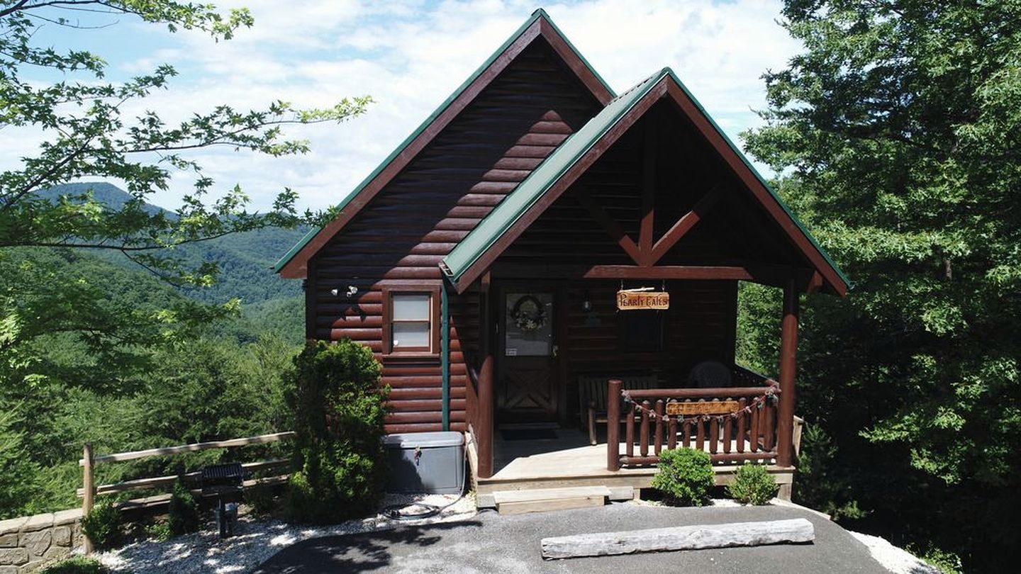 Secluded Cabin with Spectacular Views in Sevierville, Tennessee