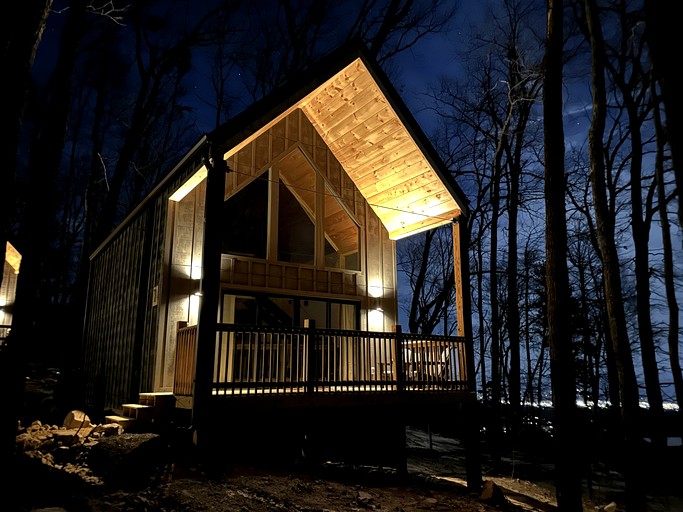 Secluded Cottage Nestle in the Woods in Sevierville, Tennessee