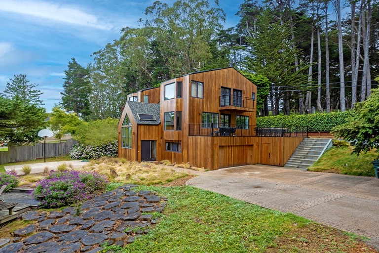 Designer Rentals (United States of America, Moss Beach, California)